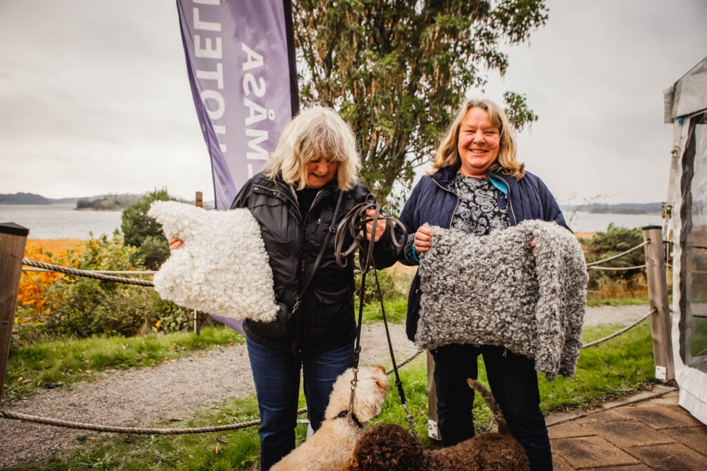 Tjejerna från Risungs Gård på besök med sina tryffelhundar