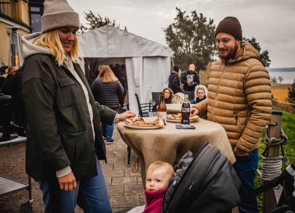 Fullt av folk på vår höstmarknad