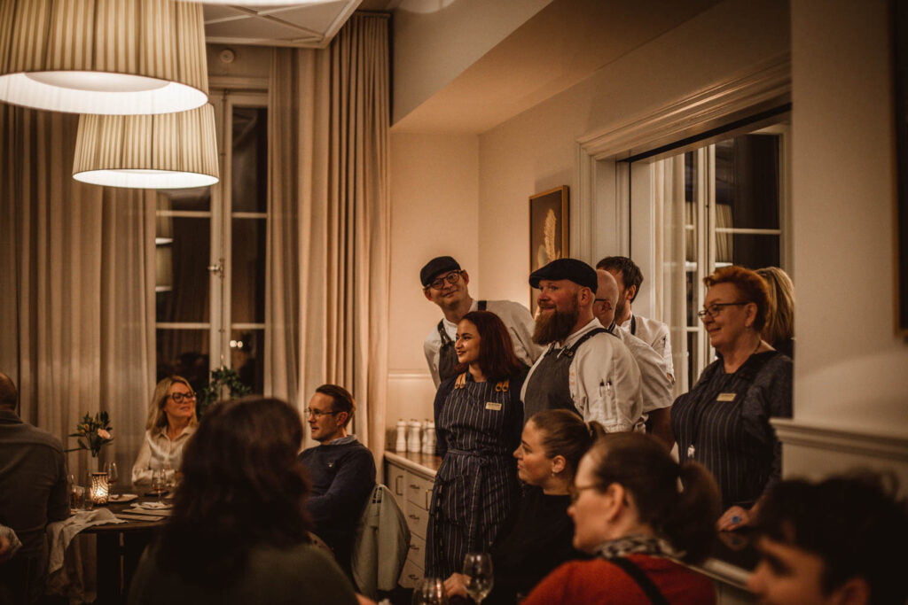 Hela köksgänget och servispersonal